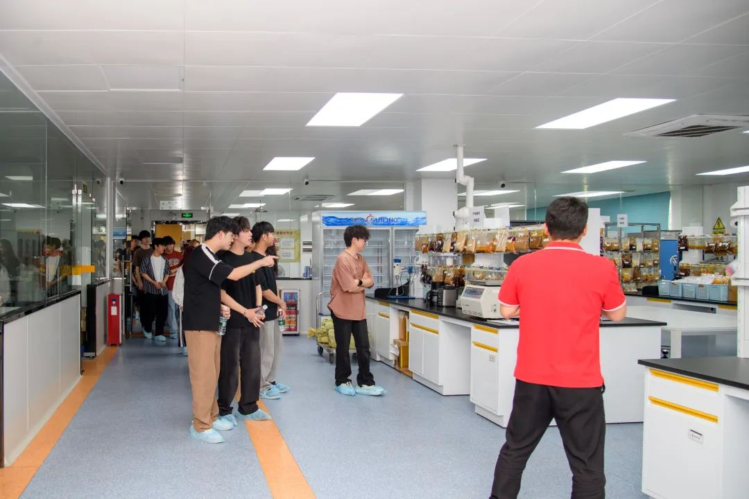立足企業(yè)踐真知，《創(chuàng)業(yè)管理》課堂延伸至仟壹生物技術(shù)研發(fā)天際線